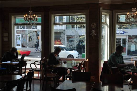 Um aconchegante café em Akureyri, a maior cidade do norte da Islândia